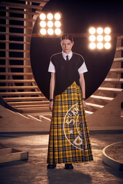 Look 1